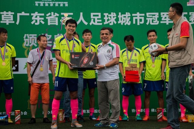 下届还有李凯尔吗 苏群:我的理解他是一次一签